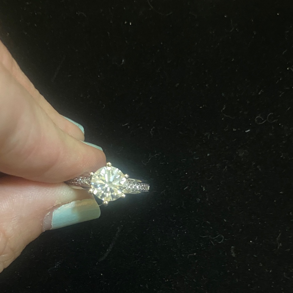 Size 9 Elegant 925 Silver 2 ct Moissanite Ring